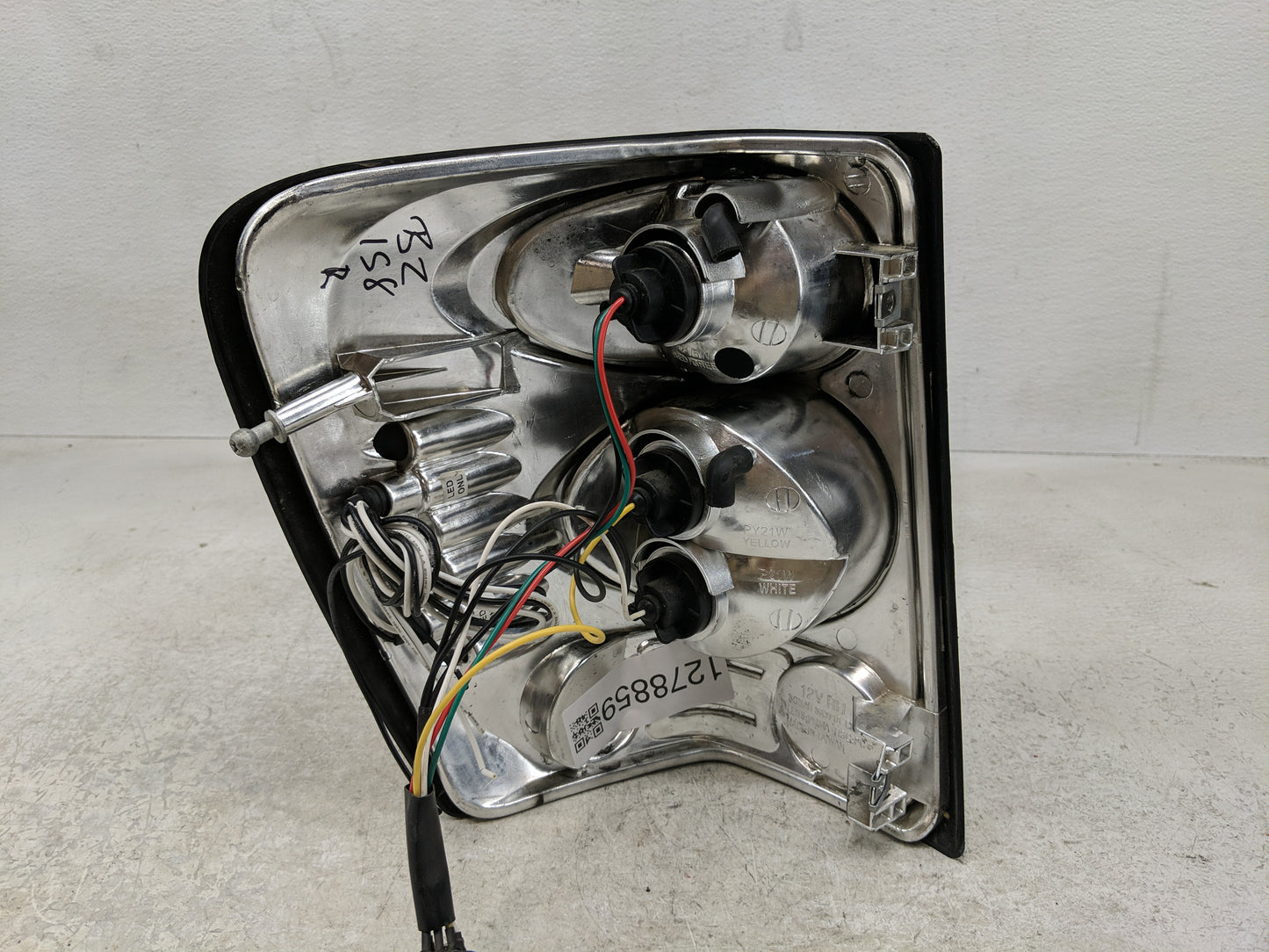 2003 Jeep Grand Cherokee Tail Light Assembly Passenger Right OEM Fits OEM Used Auto Parts - Oemusedautoparts1.com