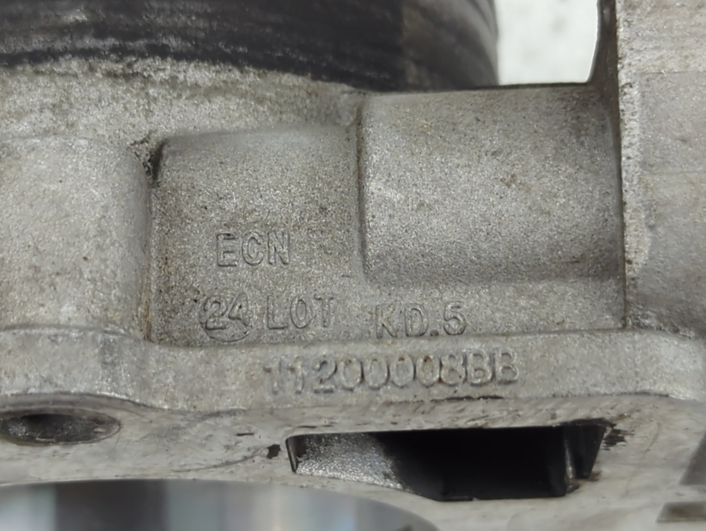 2001-2004 Jeep Grand Cherokee Throttle Body P/N:1120000BB Fits Fits 2001 2002 2003 2004 OEM Used Auto Parts - Oemusedautopar