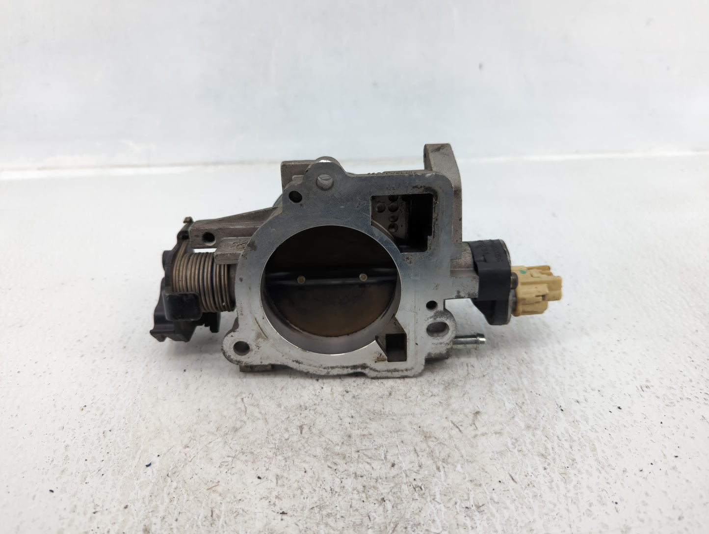 2001-2004 Jeep Grand Cherokee Throttle Body P/N:53013663AD Fits Fits 2001 2002 2003 2004 OEM Used Auto Parts - Oemusedautopa