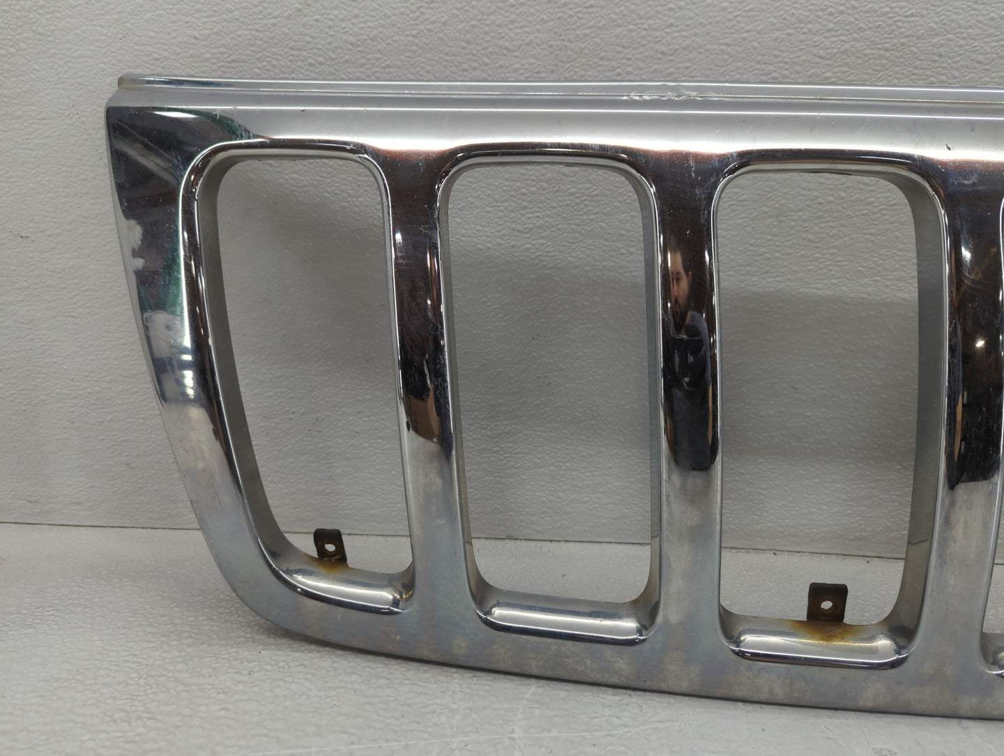 1999-2003 Jeep Grand Cherokee Front Grille Bumper Not Included - Oemusedautoparts1.com