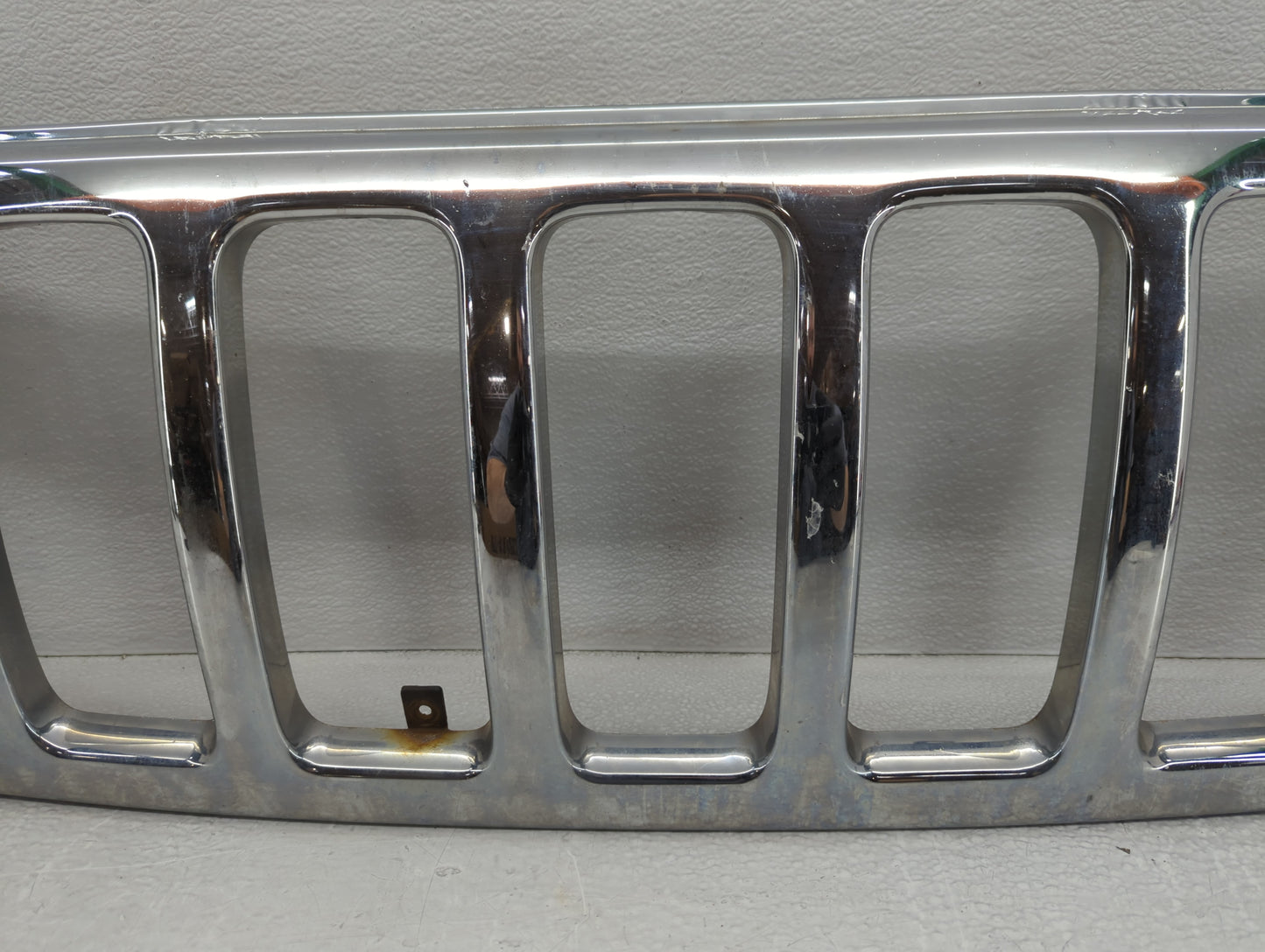 1999-2003 Jeep Grand Cherokee Front Grille Bumper Not Included - Oemusedautoparts1.com