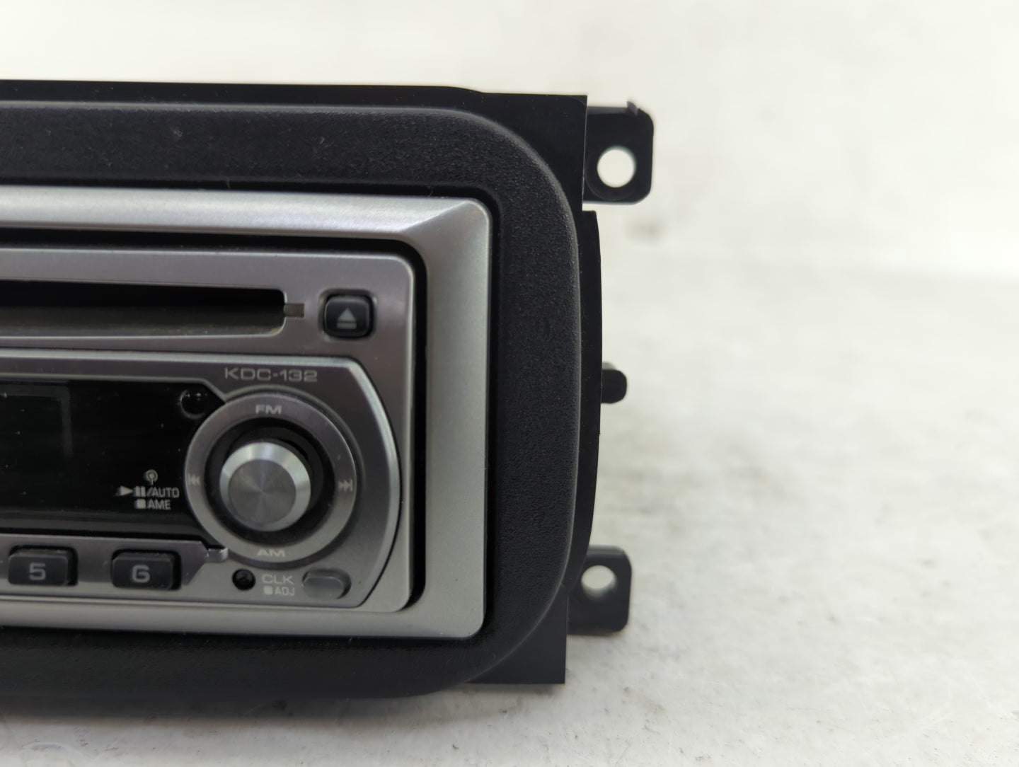 2003 Jeep Liberty Radio AM FM Cd Player Receiver Replacement Fits OEM Used Auto Parts - Oemusedautoparts1.com