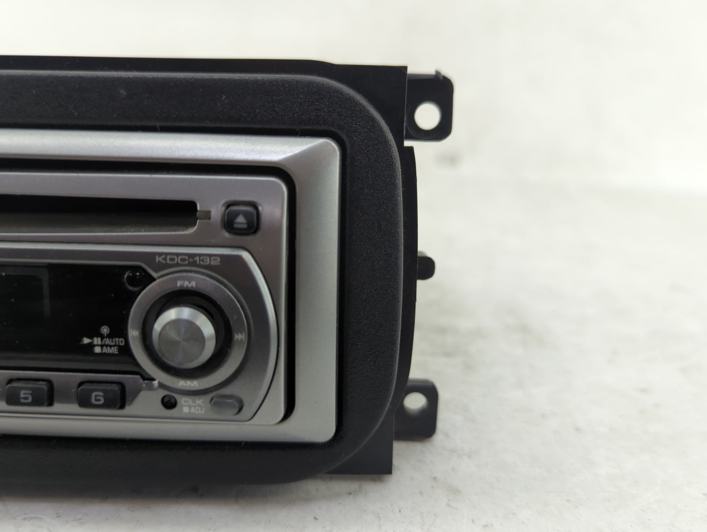 2003 Jeep Liberty Radio AM FM Cd Player Receiver Replacement Fits OEM Used Auto Parts - Oemusedautoparts1.com
