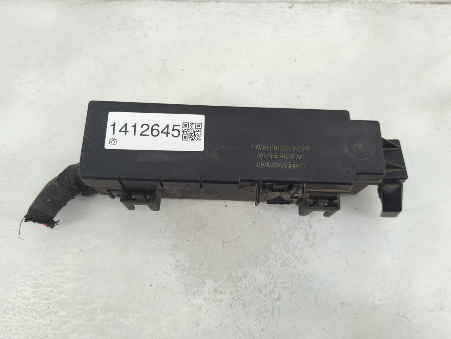 2002-2004 Jeep Liberty Fusebox Fuse Box Panel Relay Module P/N:56009950AR Fits Fits 2002 2003 2004 OEM Used Auto Parts - Oem