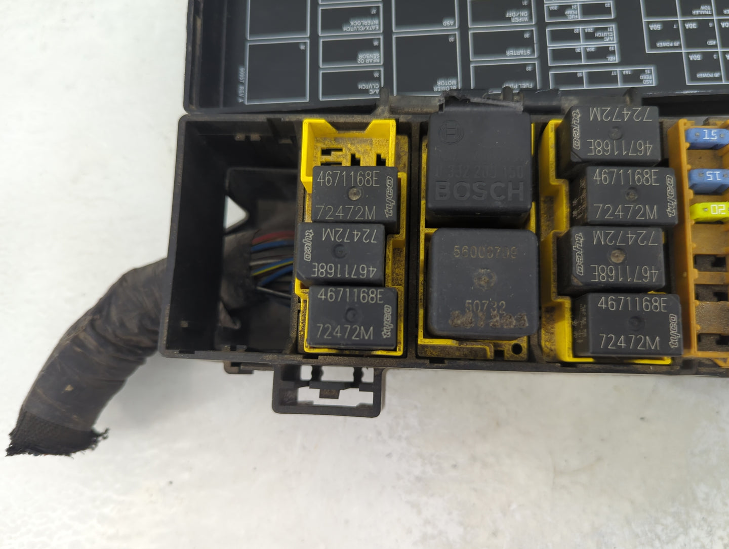 2002-2004 Jeep Liberty Fusebox Fuse Box Panel Relay Module P/N:56009950AR Fits Fits 2002 2003 2004 OEM Used Auto Parts - Oem