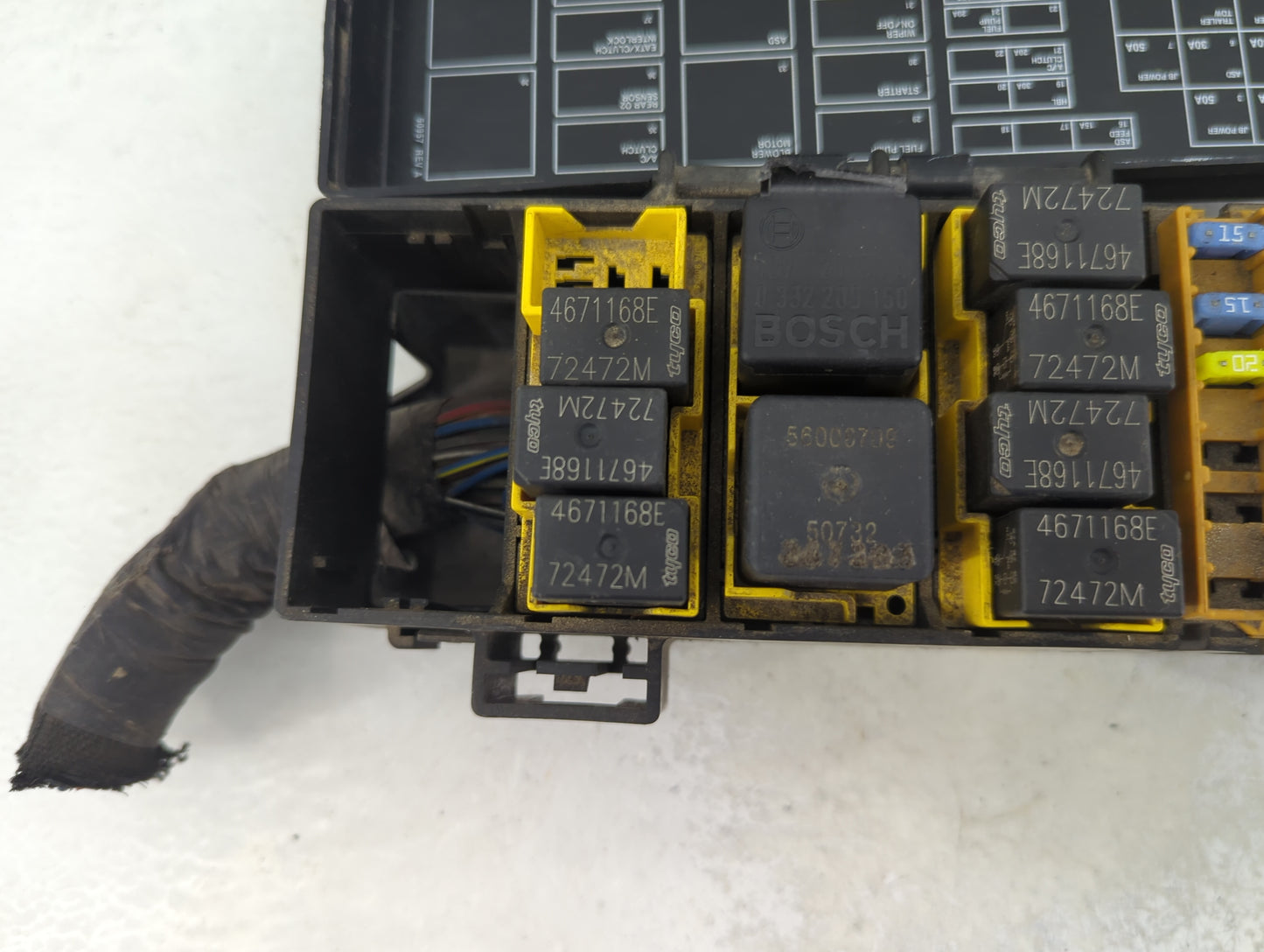 2002-2004 Jeep Liberty Fusebox Fuse Box Panel Relay Module P/N:56009950AR Fits Fits 2002 2003 2004 OEM Used Auto Parts - Oem