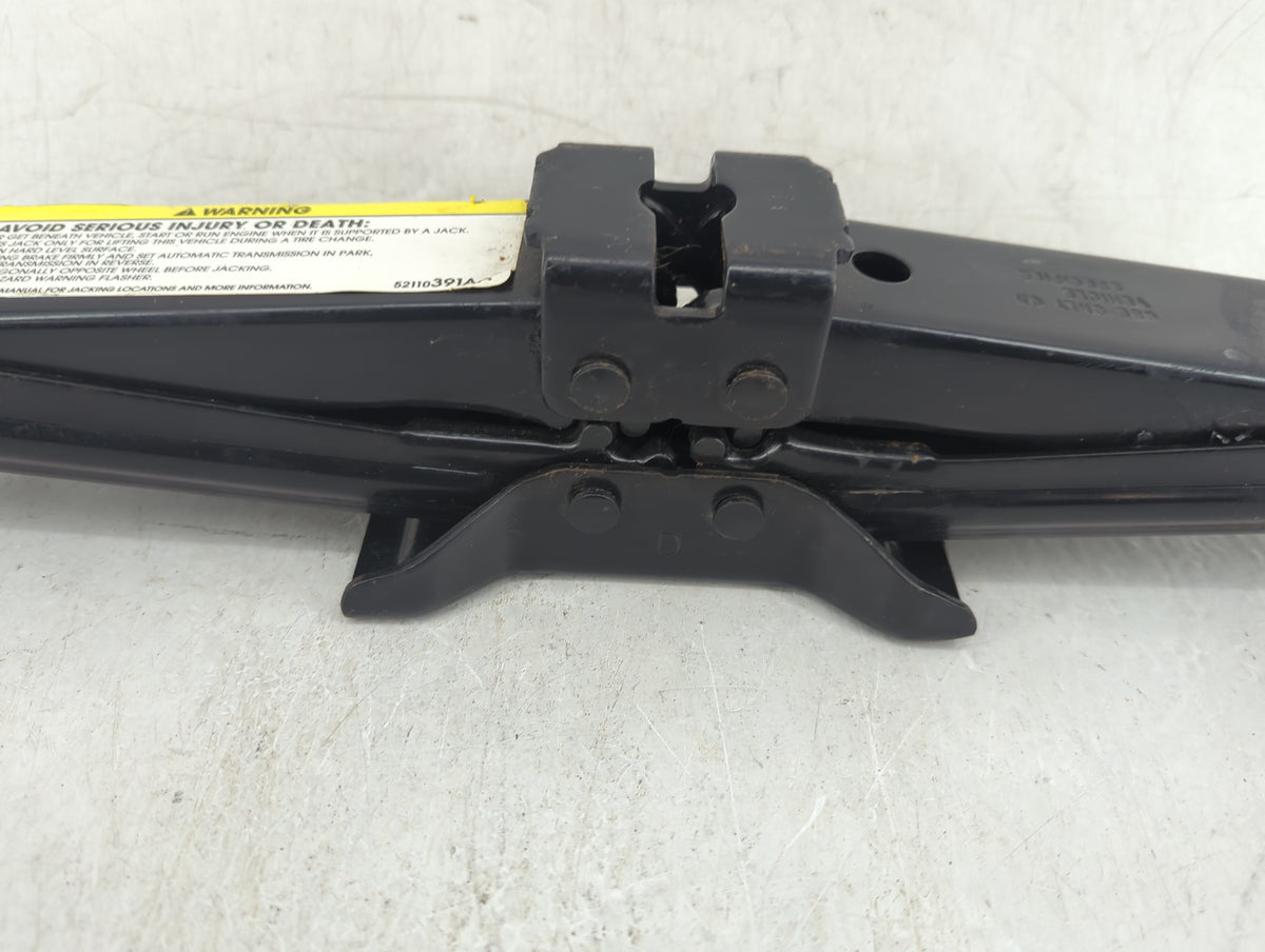 2003 Jeep Liberty Spare Scissor Car Jack 820817 - Oemusedautoparts1.com