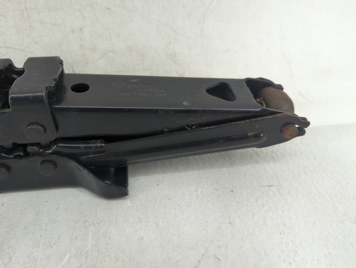2003 Jeep Liberty Spare Scissor Car Jack 820817 - Oemusedautoparts1.com