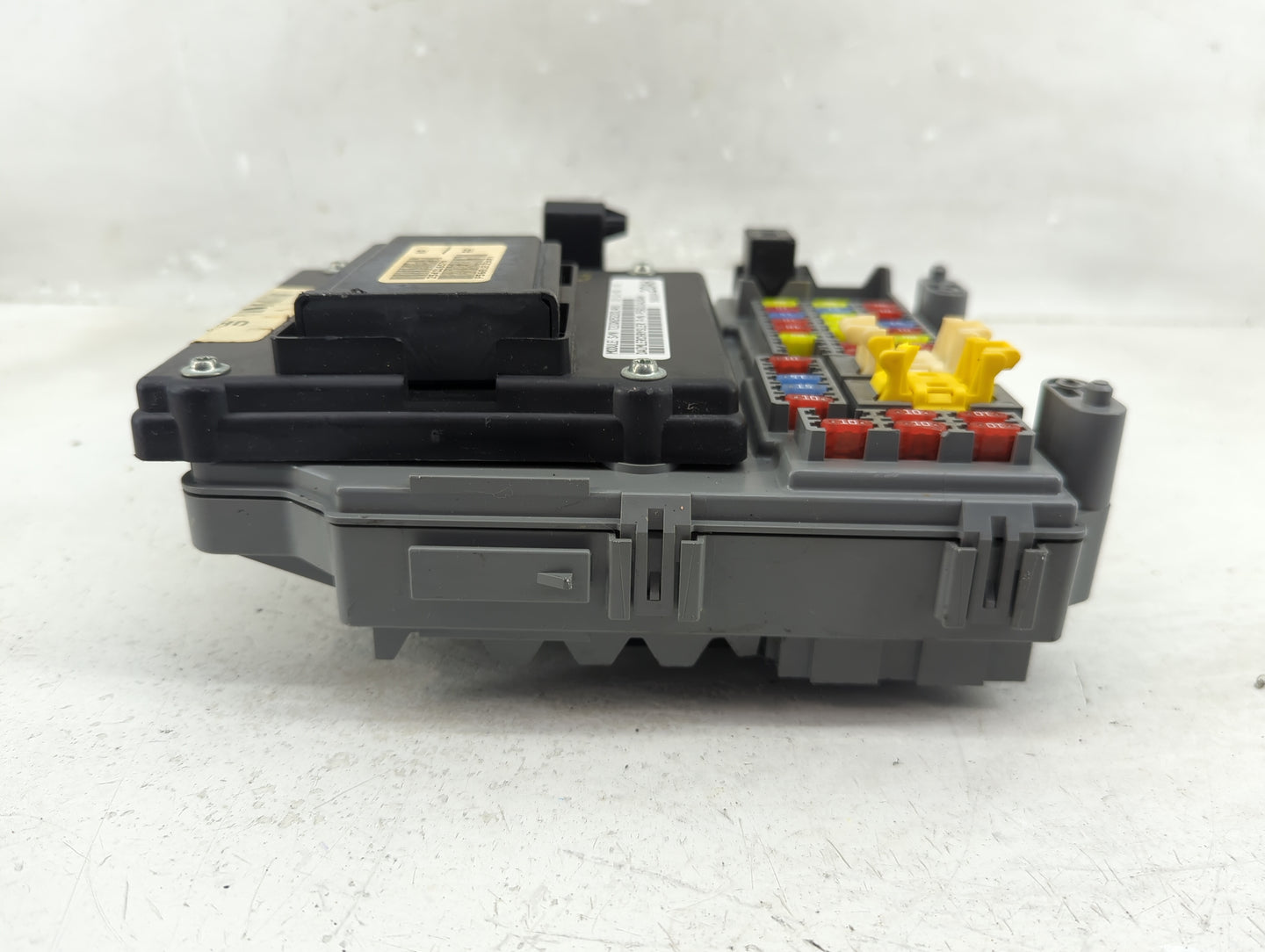 2003-2003 Jeep Liberty Body Control Module Bcm Inner Cabin Fuse Box - Oemusedautoparts1.com