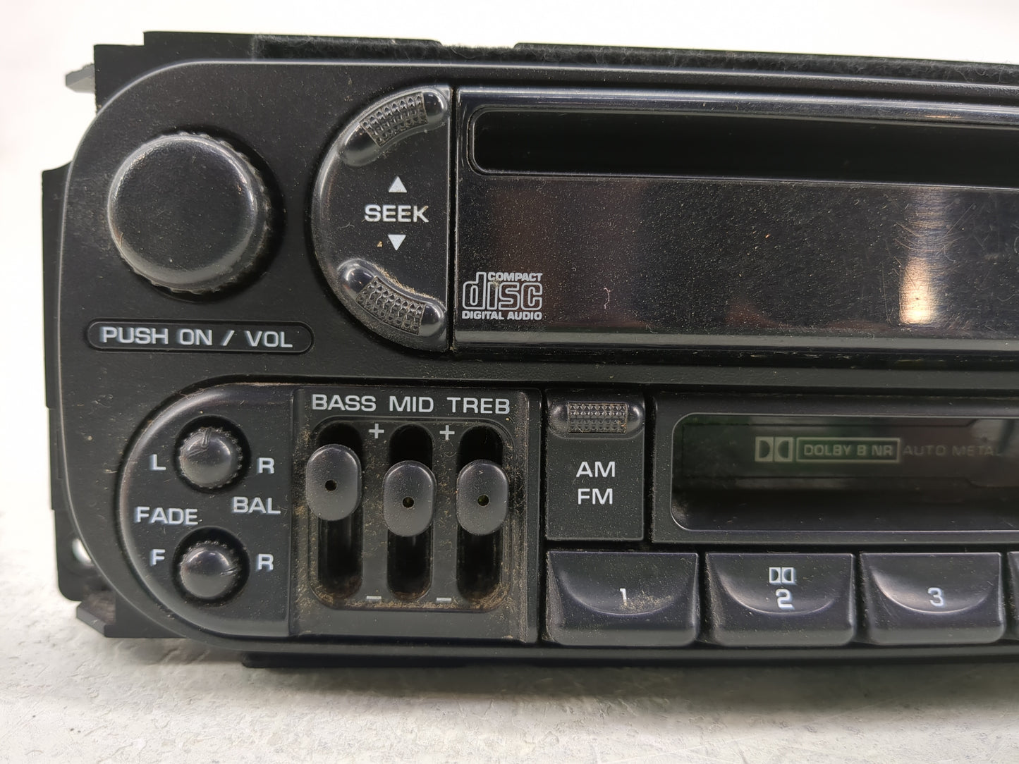 2002-2007 Jeep Liberty Radio AM FM Cd Player Receiver Replacement Fits Fits 2002 2003 2004 2005 2006 2007 OEM Used Auto Part