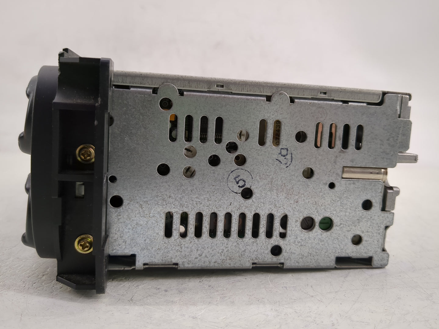 2002-2007 Jeep Liberty Radio AM FM Cd Player Receiver Replacement Fits Fits 2002 2003 2004 2005 2006 2007 OEM Used Auto Part