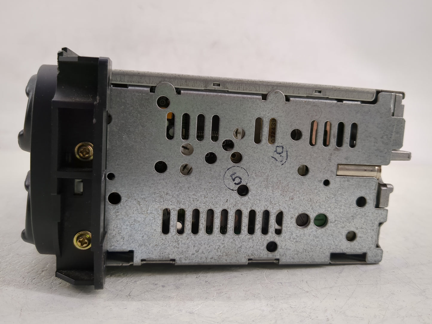 2002-2007 Jeep Liberty Radio AM FM Cd Player Receiver Replacement Fits Fits 2002 2003 2004 2005 2006 2007 OEM Used Auto Part
