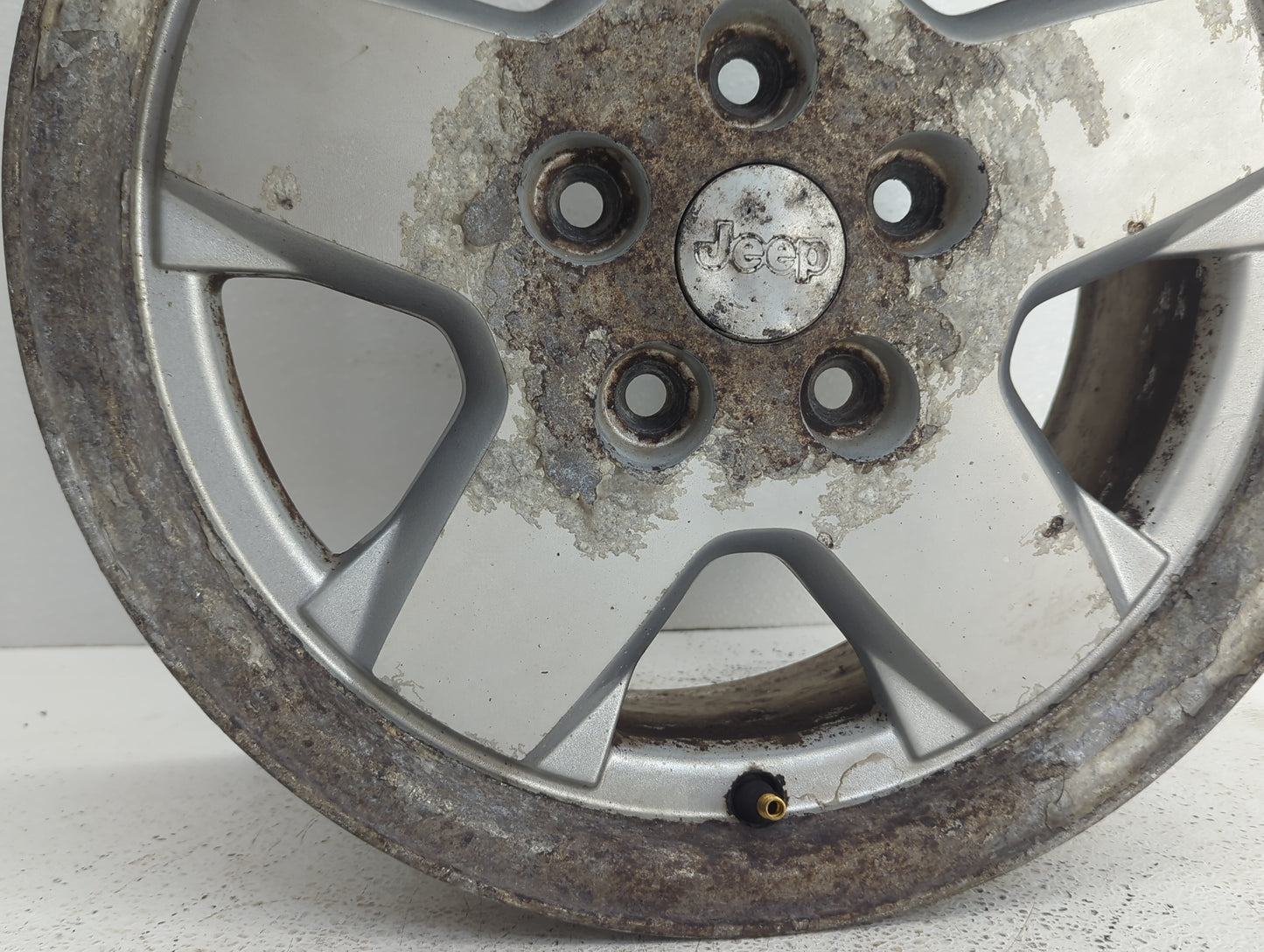 2002-2007 Jeep Liberty Oem Wheel Rim 823116 - Oemusedautoparts1.com