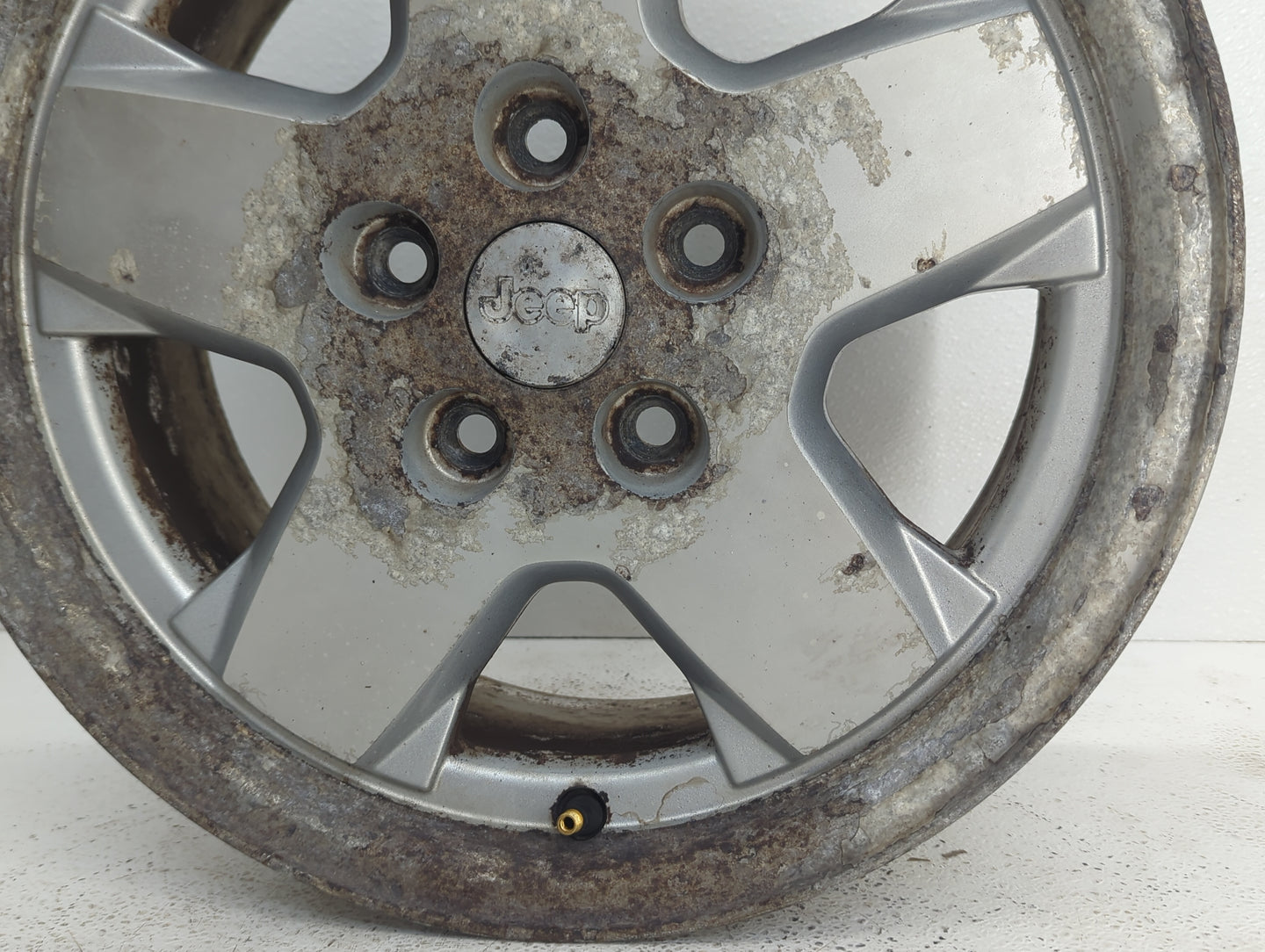 2002-2007 Jeep Liberty Oem Wheel Rim 823116 - Oemusedautoparts1.com