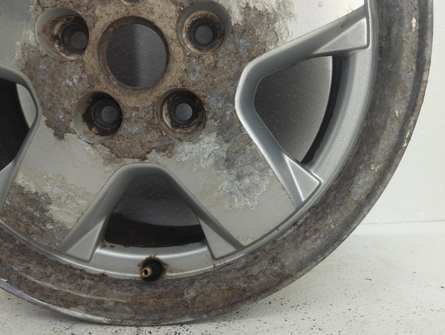 2002-2007 Jeep Liberty Oem Wheel Rim 823117 - Oemusedautoparts1.com