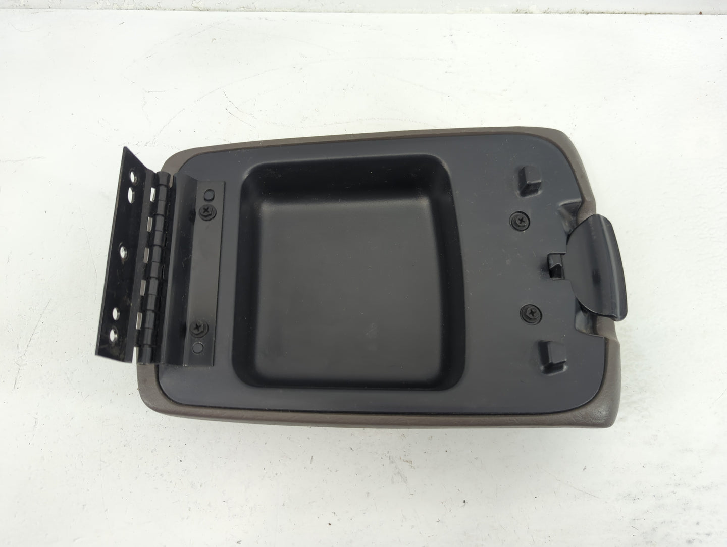 2002-2004 Jeep Liberty Center Console Armrest Cover Lid Fits Fits 2002 2003 2004 OEM Used Auto Parts - Oemusedautoparts1.com