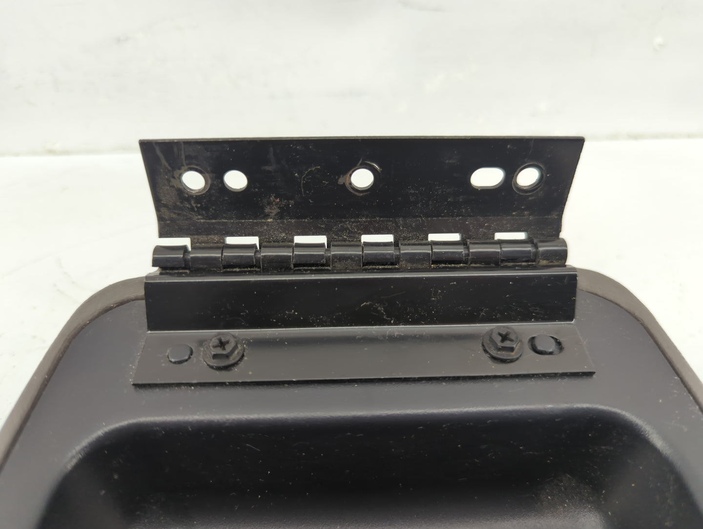 2002-2004 Jeep Liberty Center Console Armrest Cover Lid Fits Fits 2002 2003 2004 OEM Used Auto Parts - Oemusedautoparts1.com