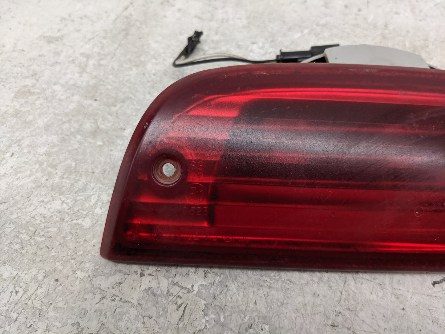 2002-2004 Jeep Liberty Rear Center Lid Brake Light Tail Light Fits Fits 2002 2003 2004 OEM Used Auto Parts - Oemusedautopart