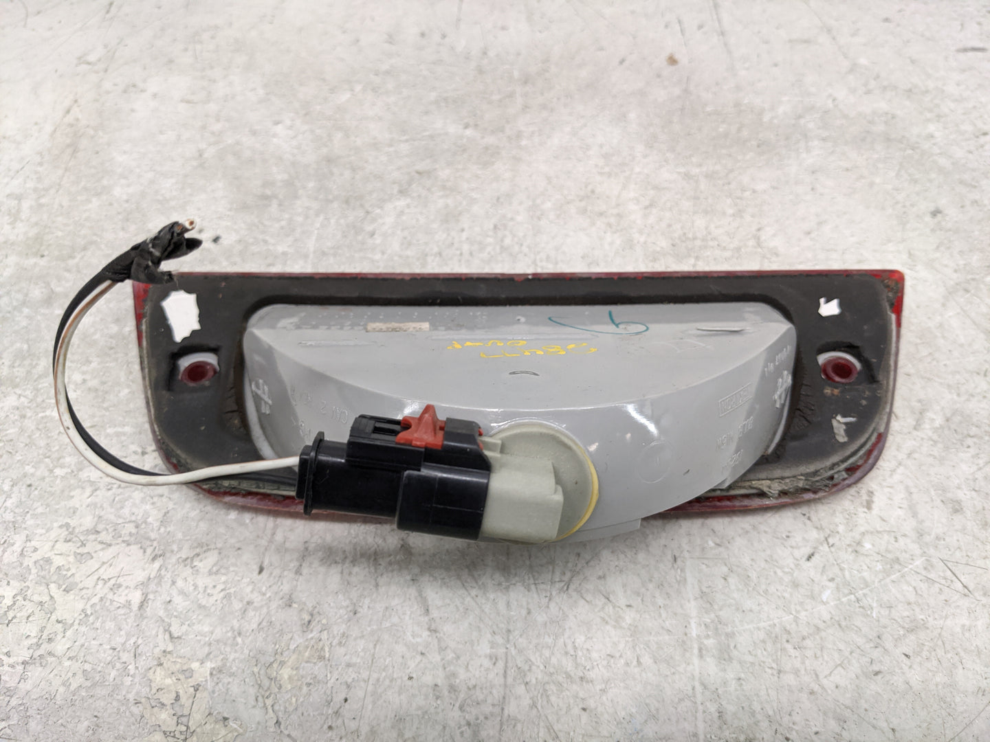2002-2004 Jeep Liberty Rear Center Lid Brake Light Tail Light Fits Fits 2002 2003 2004 OEM Used Auto Parts - Oemusedautopart