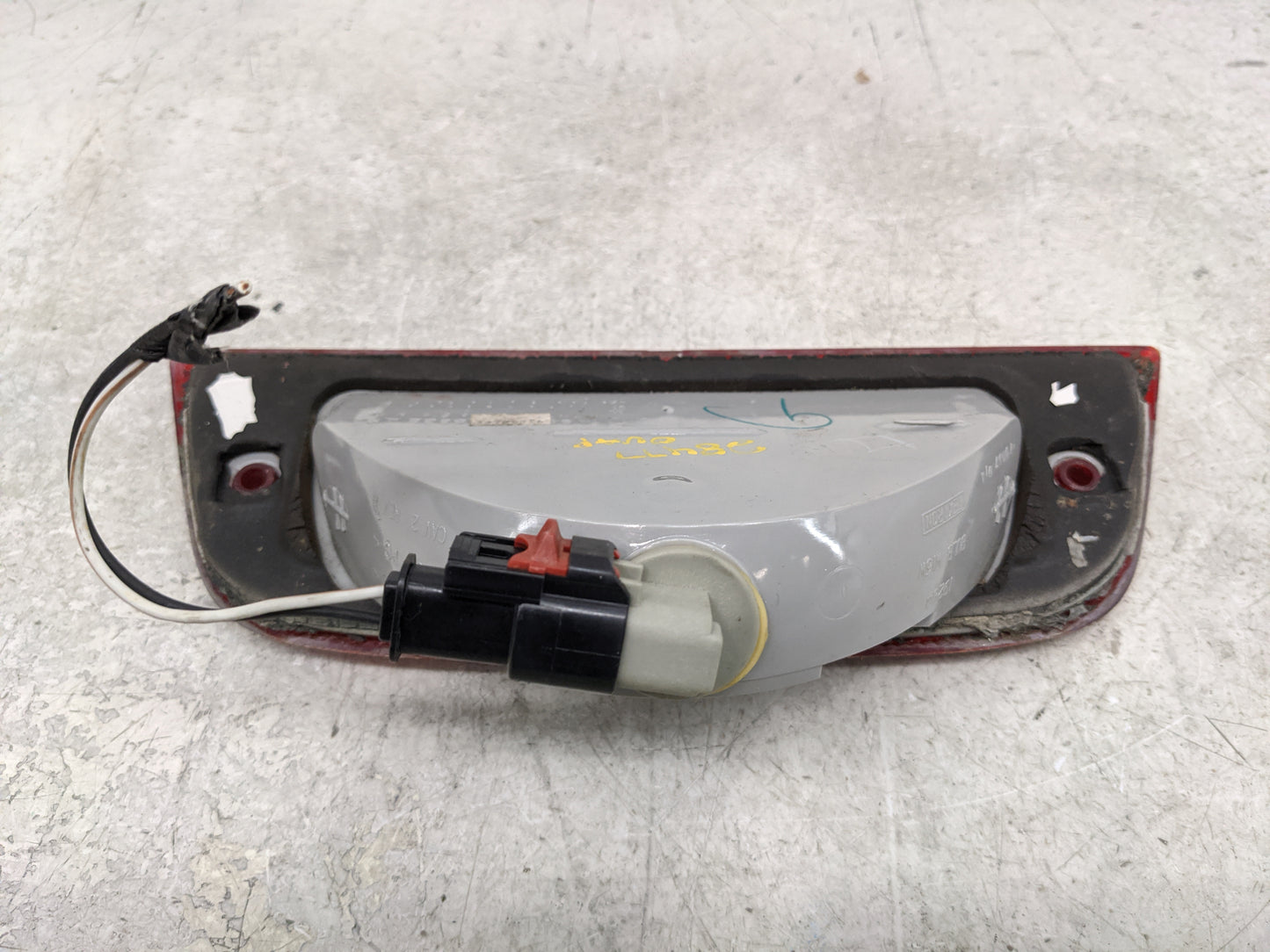 2002-2004 Jeep Liberty Rear Center Lid Brake Light Tail Light Fits Fits 2002 2003 2004 OEM Used Auto Parts - Oemusedautopart