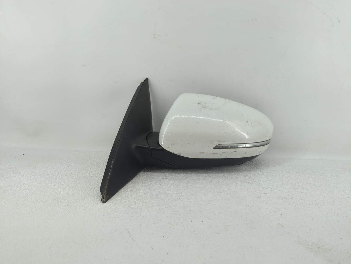 2001-2006 Kia Optima Driver Side View Mirror - Left Door Mirror OEM Used - Oemusedautoparts1.com