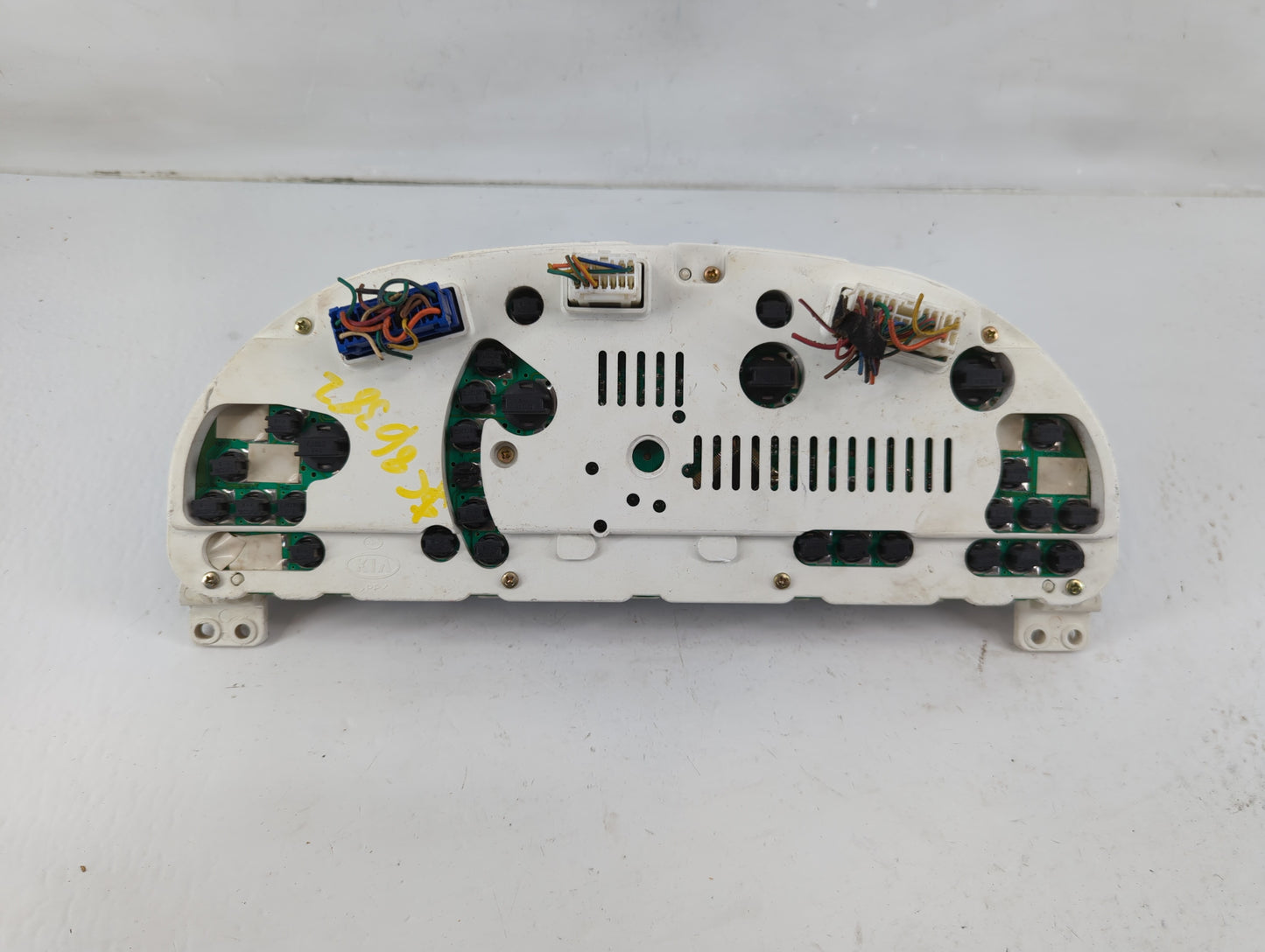 2003-2004 Kia Sorento Instrument Cluster Speedometer Gauges P/N:94001-3E045 Fits Fits 2003 2004 OEM Used Auto Parts - Oemuse