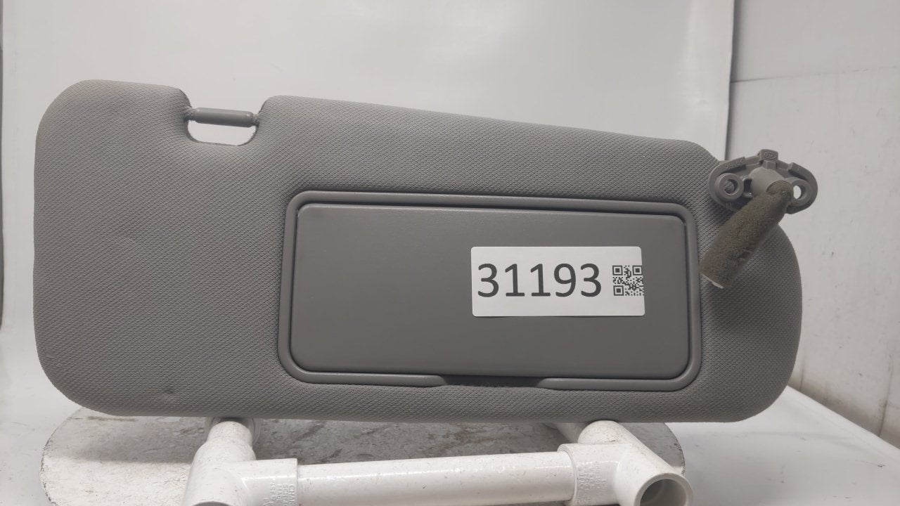 2003 Kia Sorento Sun Visor Shade Replacement Passenger Right Mirror Fits OEM Used Auto Parts - Oemusedautoparts1.com