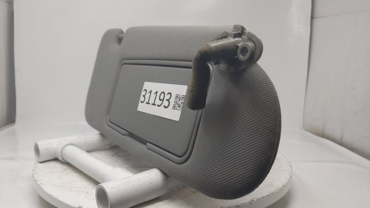 2003 Kia Sorento Sun Visor Shade Replacement Passenger Right Mirror Fits OEM Used Auto Parts - Oemusedautoparts1.com