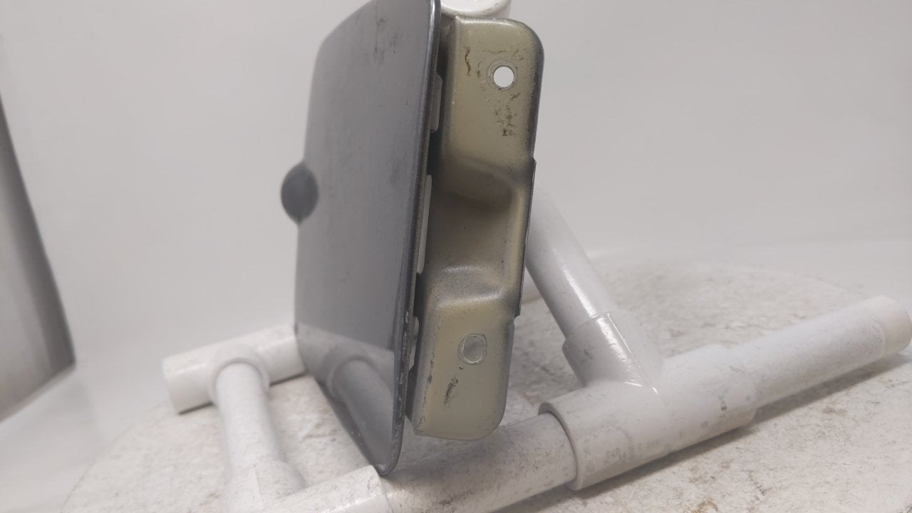 2003-2006 Kia Sorento Fuel Tank Door Lid Gas Tank R8S19B17 - Oemusedautoparts1.com