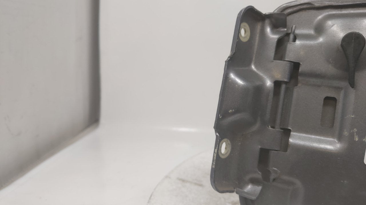 2003-2006 Kia Sorento Fuel Tank Door Lid Gas Tank R8S19B17 - Oemusedautoparts1.com