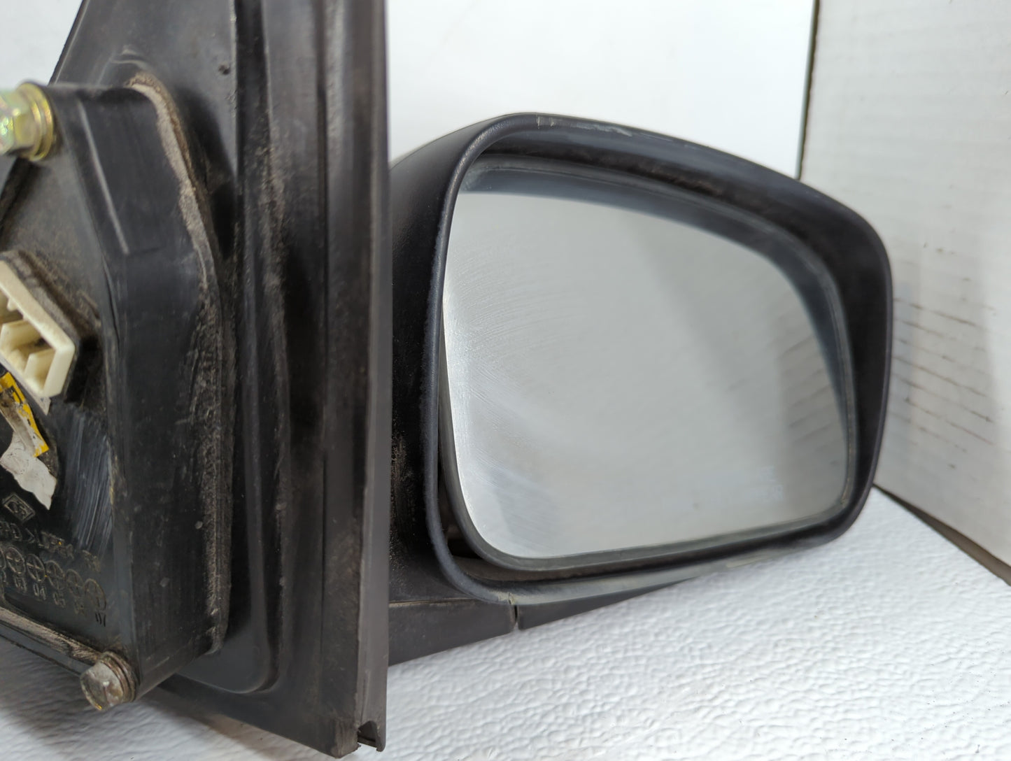 2003-2009 Kia Sorento Passenger Side View Mirror - Right Door Mirror OEM Used - Oemusedautoparts1.com