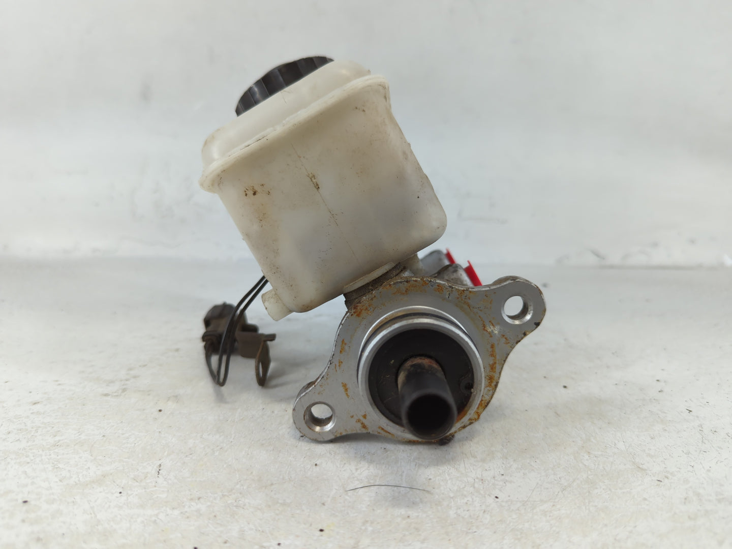 2001-2004 Kia Spectra Brake Master Cylinder - Oemusedautoparts1.com