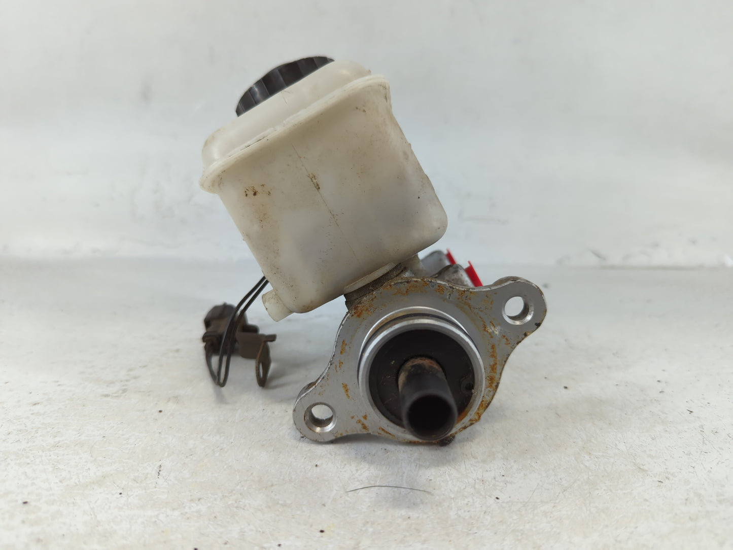 2001-2004 Kia Spectra Brake Master Cylinder - Oemusedautoparts1.com