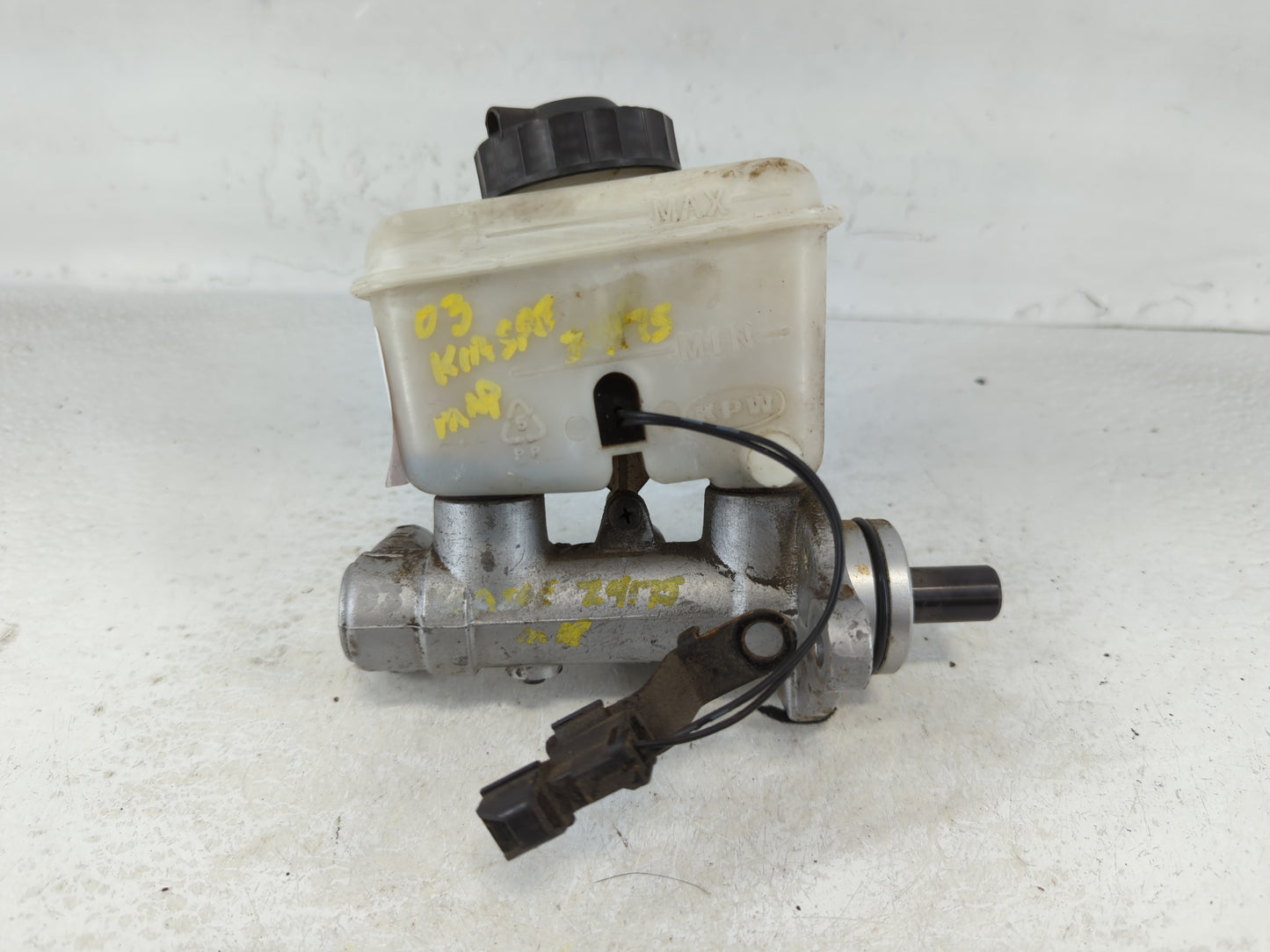 2001-2004 Kia Spectra Brake Master Cylinder - Oemusedautoparts1.com