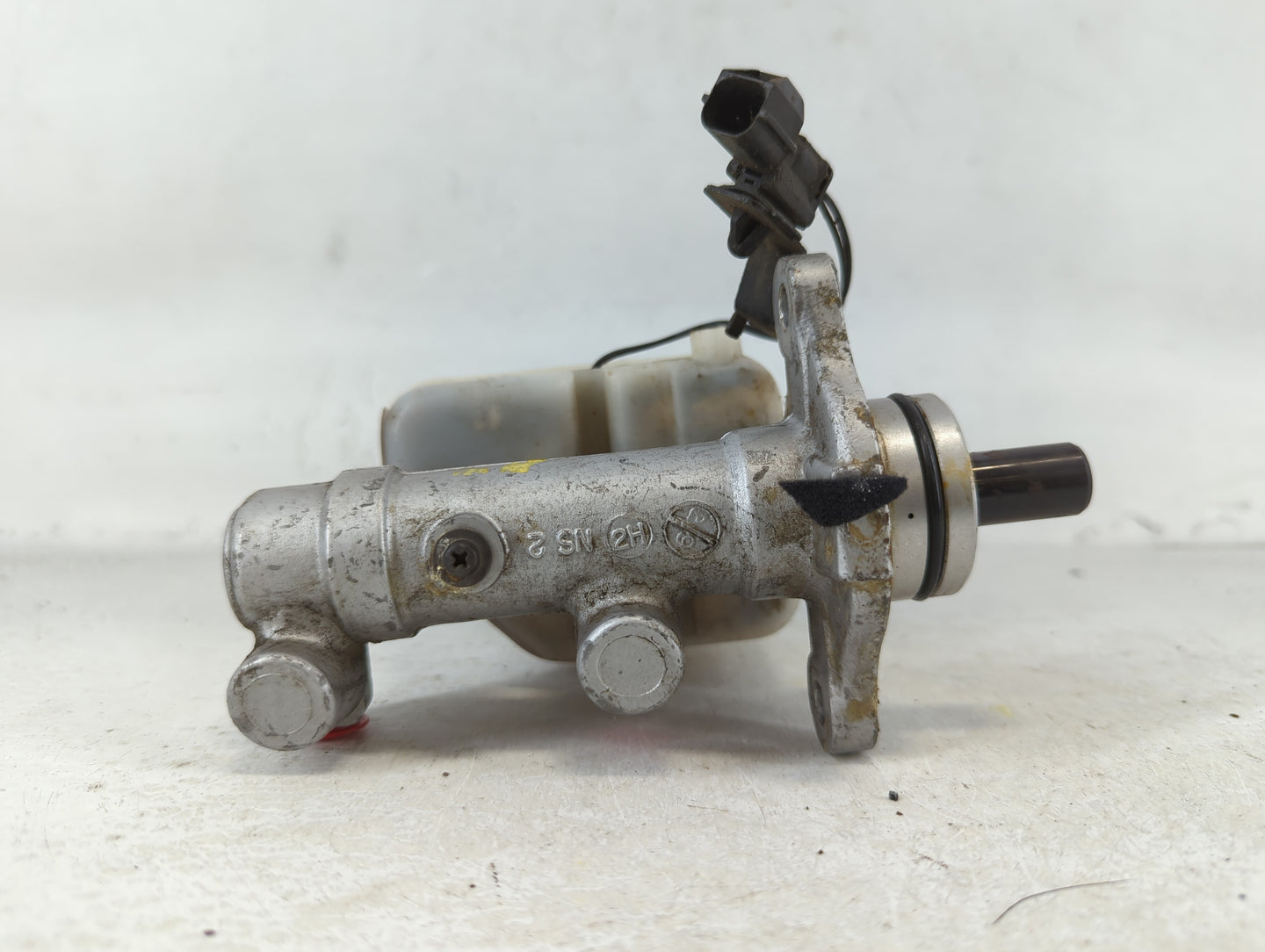 2001-2004 Kia Spectra Brake Master Cylinder - Oemusedautoparts1.com