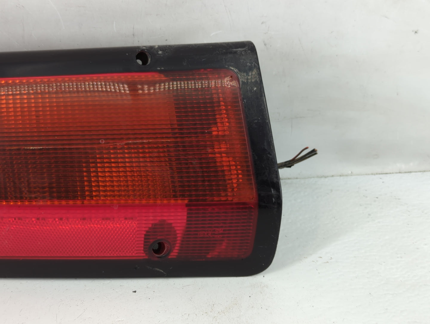 2003 Land Rover Discovery Tail Light Assembly Driver Left OEM Fits OEM Used Auto Parts - Oemusedautoparts1.com