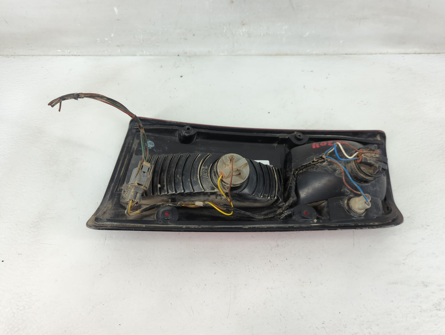 2003 Land Rover Discovery Tail Light Assembly Driver Left OEM Fits OEM Used Auto Parts - Oemusedautoparts1.com
