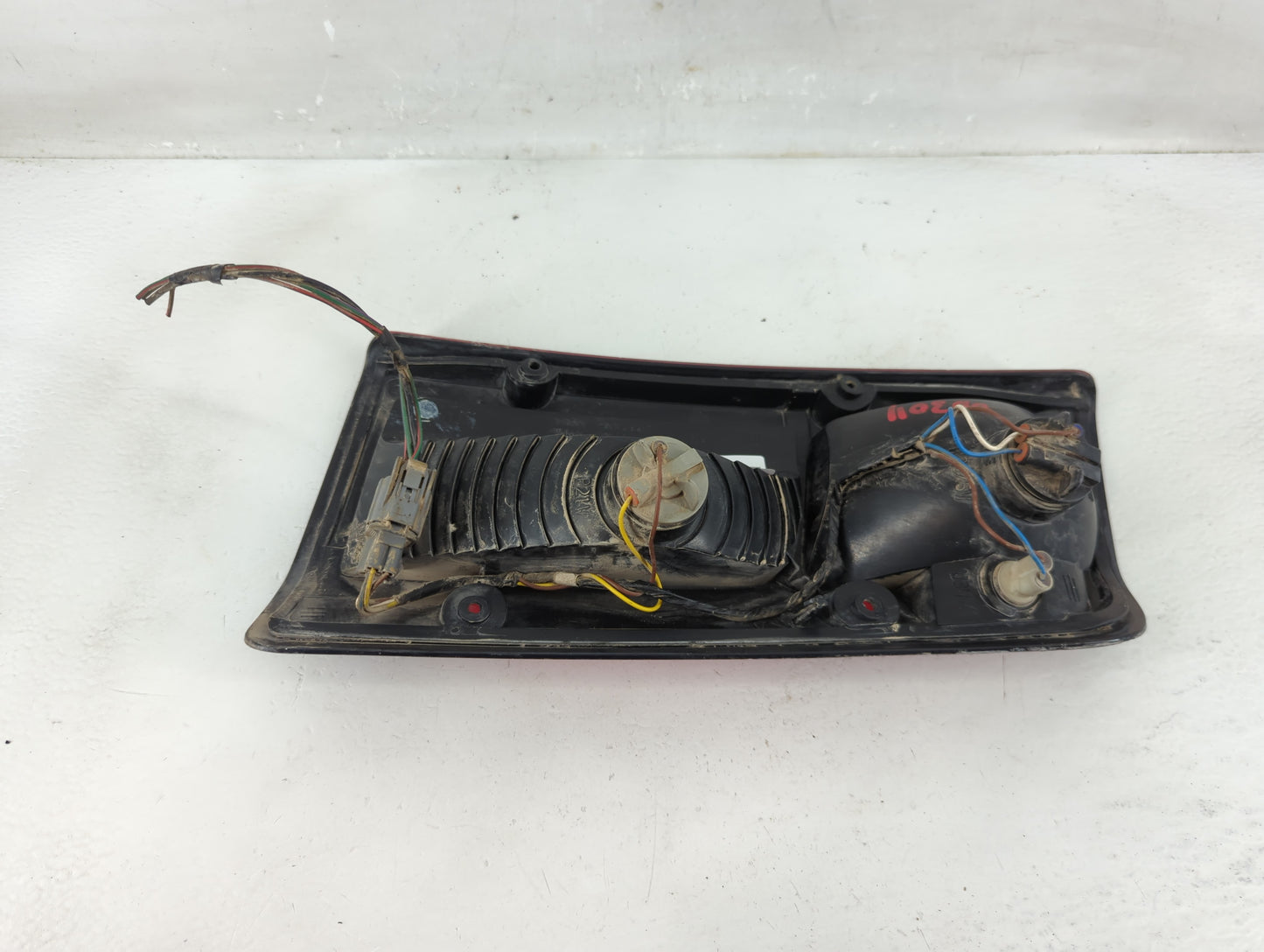 2003 Land Rover Discovery Tail Light Assembly Driver Left OEM Fits OEM Used Auto Parts - Oemusedautoparts1.com