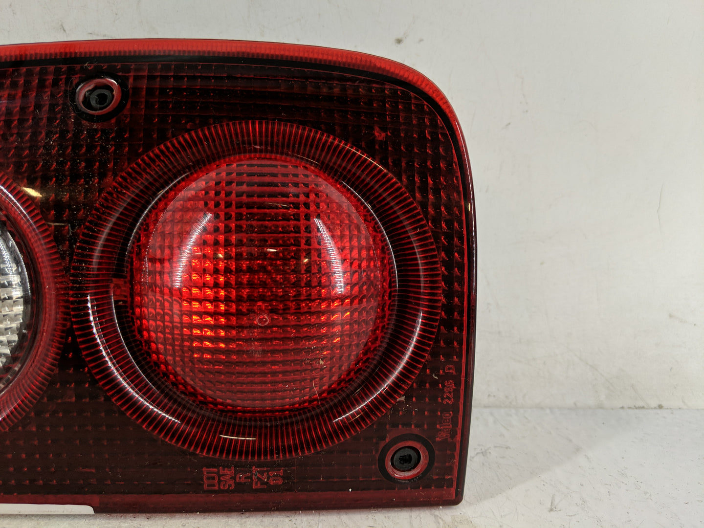 2002-2003 Land Rover Freelander Tail Light Assembly Passenger Right OEM P/N:22960204 Fits Fits 2002 2003 OEM Used Auto Parts