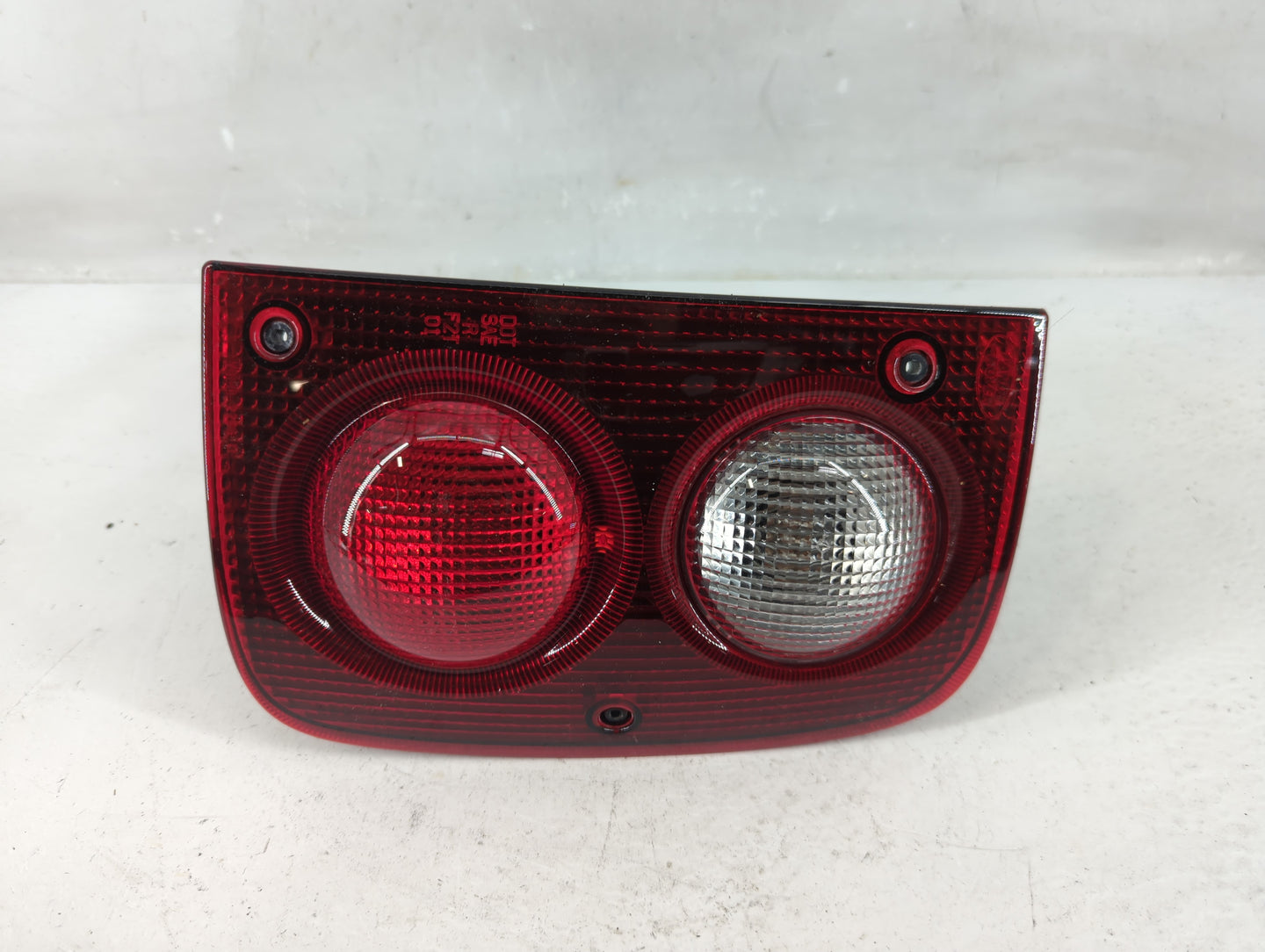 2002-2003 Land Rover Freelander Tail Light Assembly Passenger Right OEM Fits Fits 2002 2003 OEM Used Auto Parts - Oemusedaut