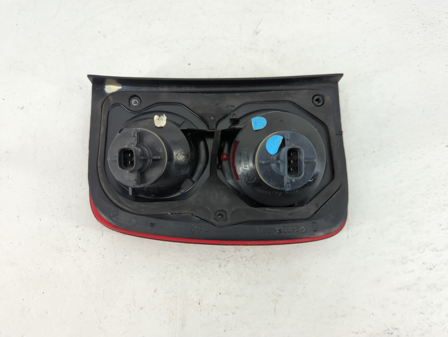 2002-2003 Land Rover Freelander Tail Light Assembly Passenger Right OEM Fits Fits 2002 2003 OEM Used Auto Parts - Oemusedaut
