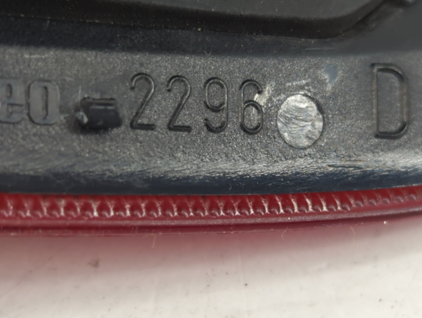 2002-2003 Land Rover Freelander Tail Light Assembly Passenger Right OEM Fits Fits 2002 2003 OEM Used Auto Parts - Oemusedaut