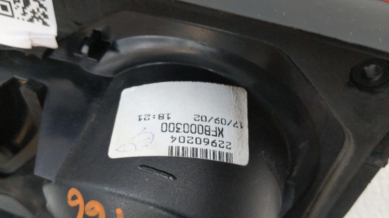 2002-2003 Land Rover Freelander Tail Light Assembly Passenger Right OEM P/N:22960204 Fits Fits 2002 2003 OEM Used Auto Parts