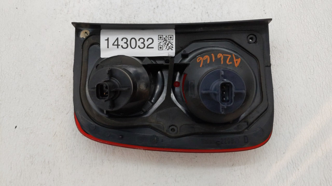 2002-2003 Land Rover Freelander Tail Light Assembly Passenger Right OEM P/N:22960204 Fits Fits 2002 2003 OEM Used Auto Parts