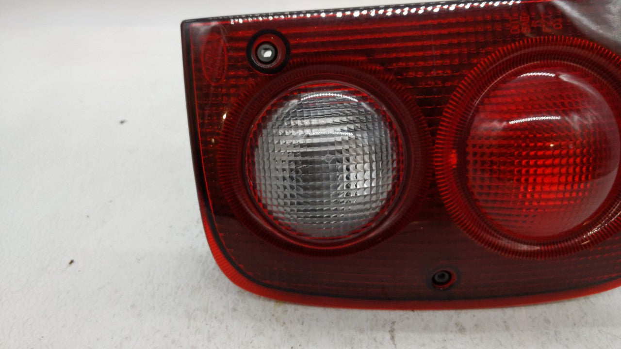 2002-2003 Land Rover Freelander Tail Light Assembly Driver Left OEM P/N:22960104 Fits Fits 2002 2003 OEM Used Auto Parts - O