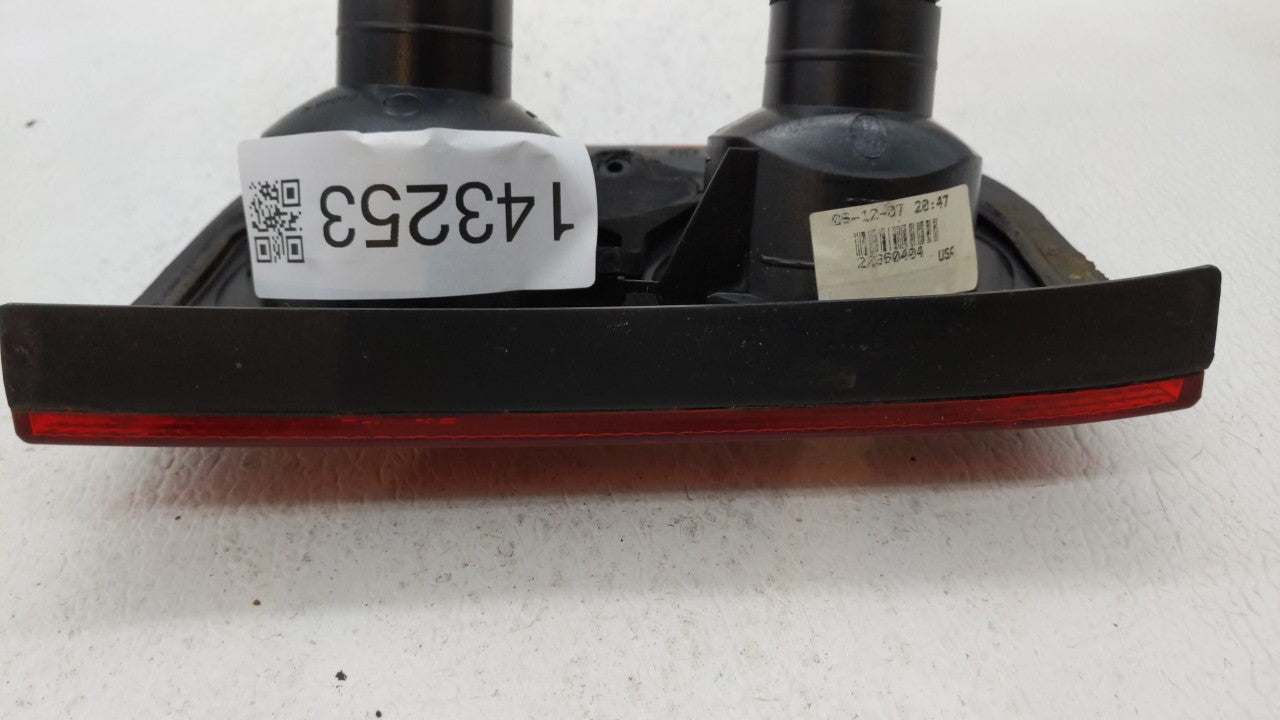 2002-2003 Land Rover Freelander Tail Light Assembly Passenger Right OEM Fits Fits 2002 2003 OEM Used Auto Parts - Oemusedaut