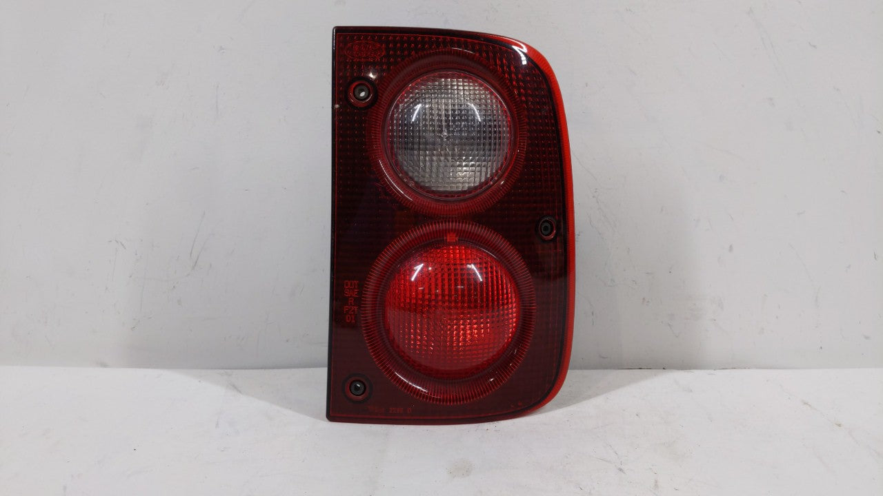 2002-2003 Land Rover Freelander Tail Light Assembly Passenger Right OEM Fits Fits 2002 2003 OEM Used Auto Parts - Oemusedaut