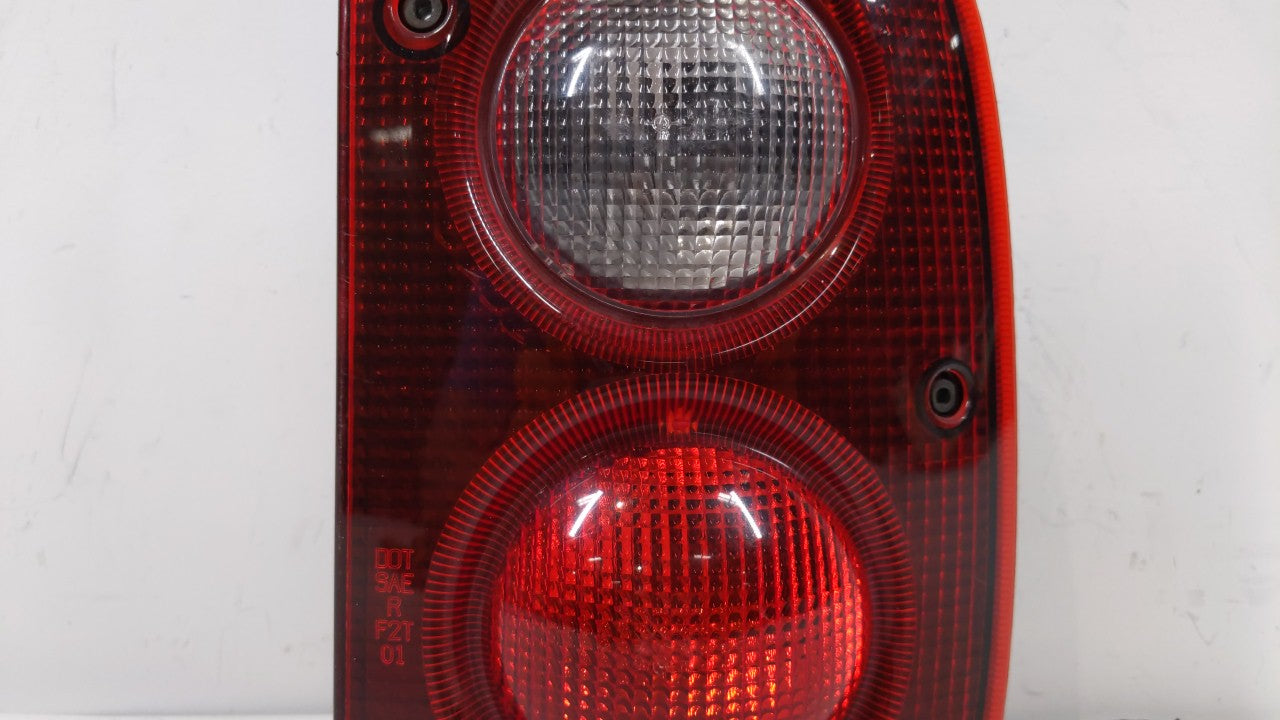 2002-2003 Land Rover Freelander Tail Light Assembly Passenger Right OEM Fits Fits 2002 2003 OEM Used Auto Parts - Oemusedaut