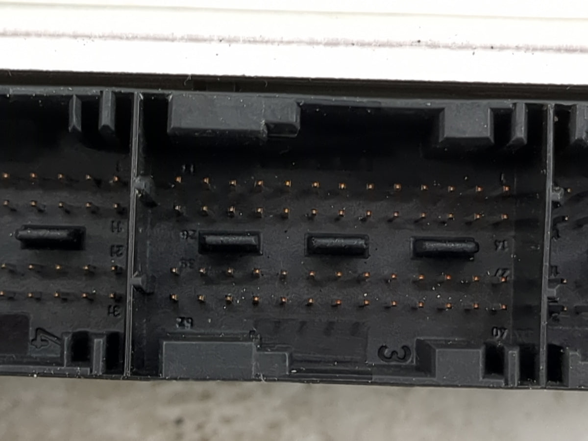 2003-2005 Land Rover Range Rover PCM Engine Control Computer ECU ECM PCU OEM P/N:0261207715 NNN000390 Fits Fits 2003 2004 20
