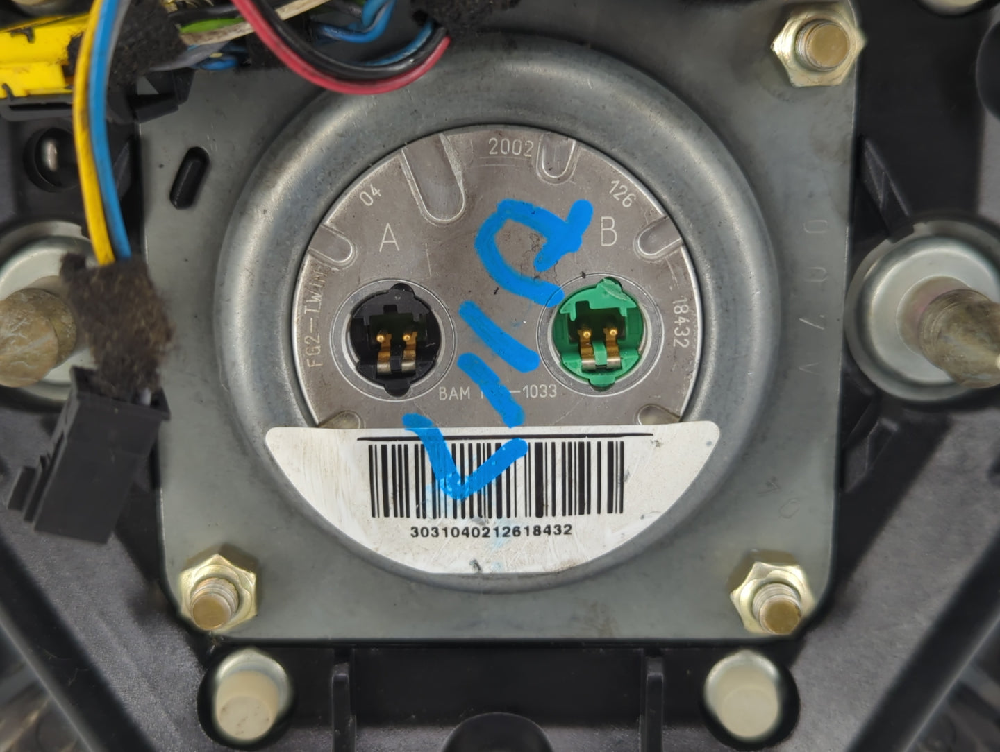 2003 Land Rover Range Rover Air Bag Driver Left Steering Wheel Mounted Fits OEM Used Auto Parts - Oemusedautoparts1.com